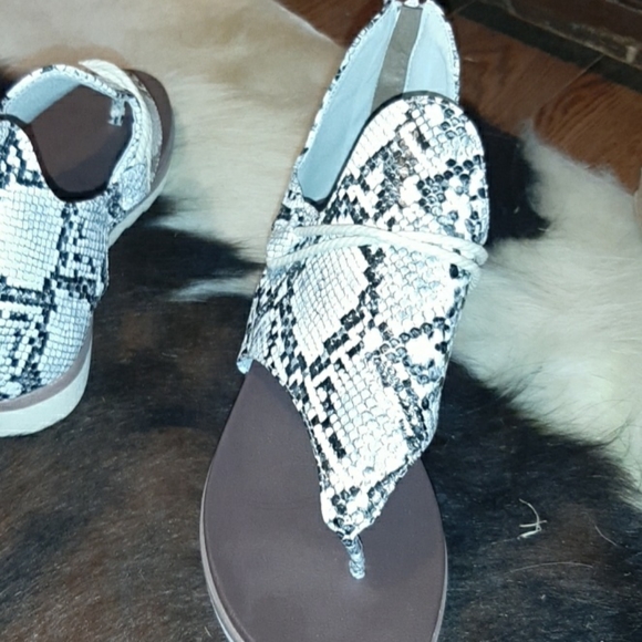 Sandals - Picture 2 of 2